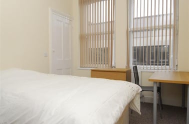 Ebrington Street, City Centre, Plymouth - Image 3